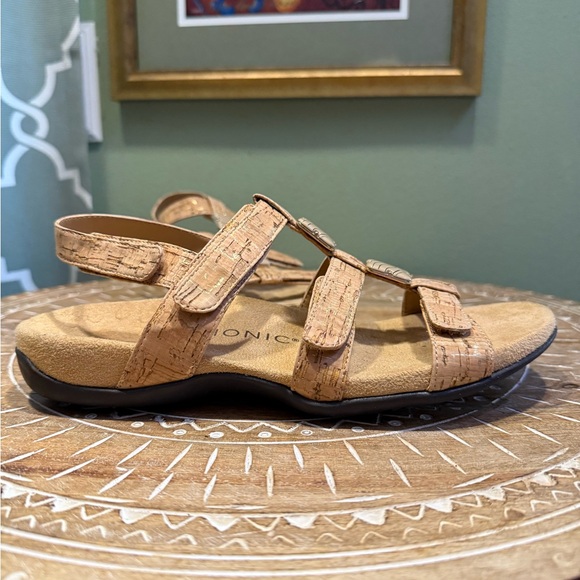 NWOT Vionic Amber Tan Strappy Sandals - Size 8 - Picture 6 of 15